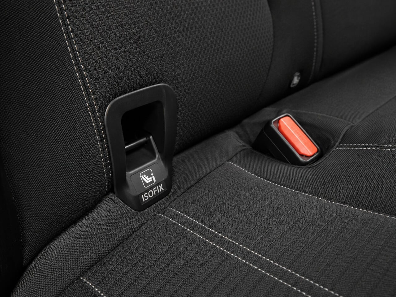 ISOFIX sidrište i kopča sigurnosnog pojasa na zadnjem sedištu automobila