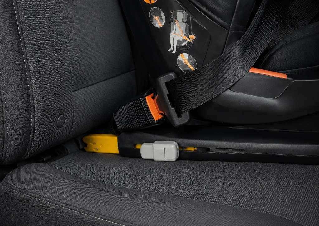 Dečije sedište namontirano na zadnjoj klupi uz Isofix sistem