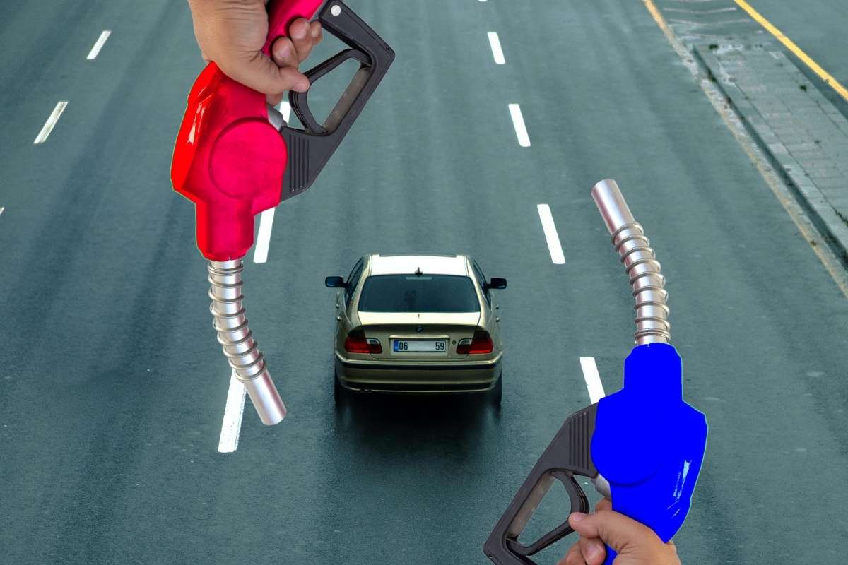 prikaz automobila na putu, pored pištolji za punjenje benzina i dizela